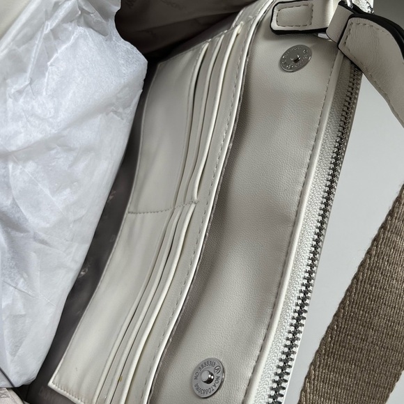 DKNY- NWT Neutral Crossbody Bag with All Over Peint and Thick Strap - Picture 6 of 9